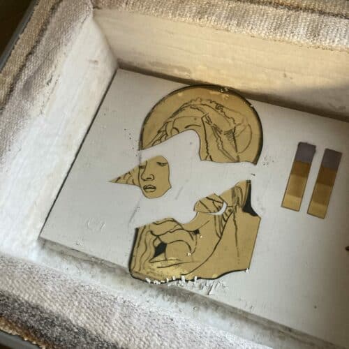 Spanning in het glas. Explosie in de oven...